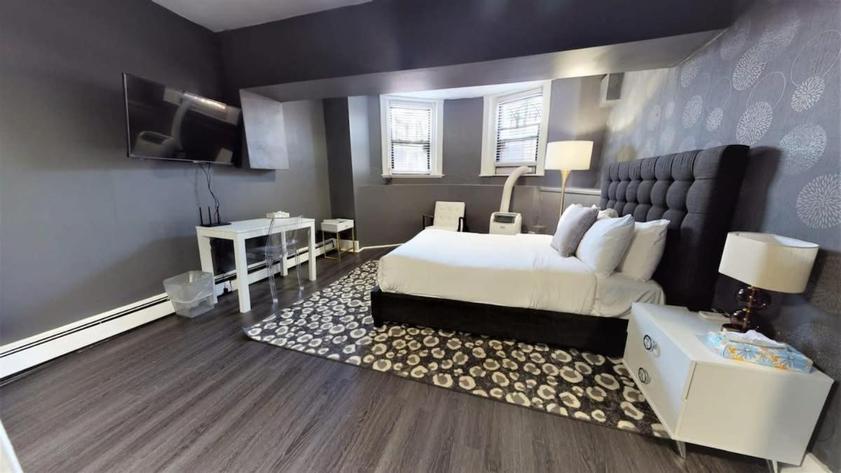 Lower Level Studios In Hip Bay Village Бостон Экстерьер фото