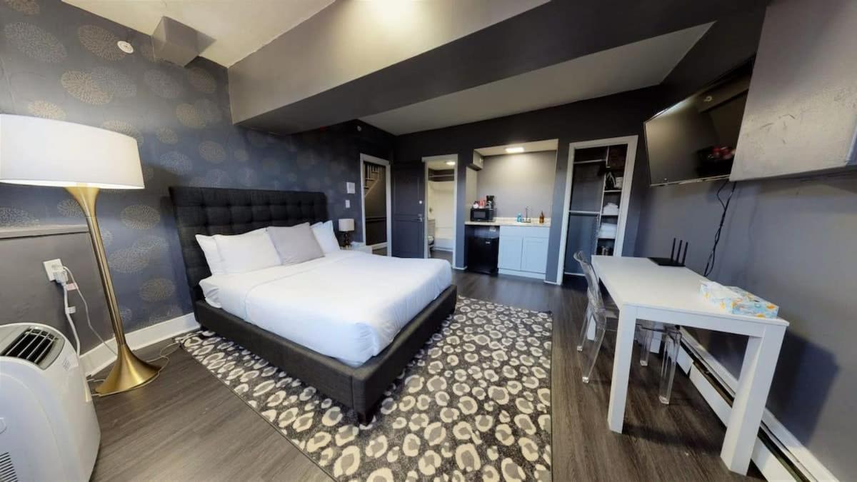 Lower Level Studios In Hip Bay Village Бостон Экстерьер фото