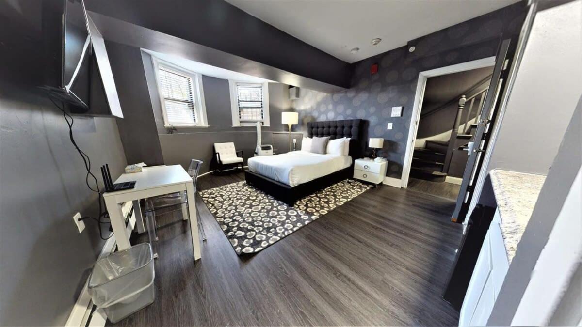 Lower Level Studios In Hip Bay Village Бостон Экстерьер фото